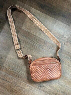 Bostonian Crossbody
